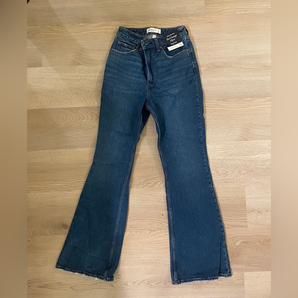 Brand new Abercrombie High Rise Vintage Flare Jeans size 25